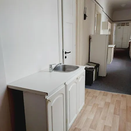 Just 3 Min Walk Old Town Center Private A בית אירוח