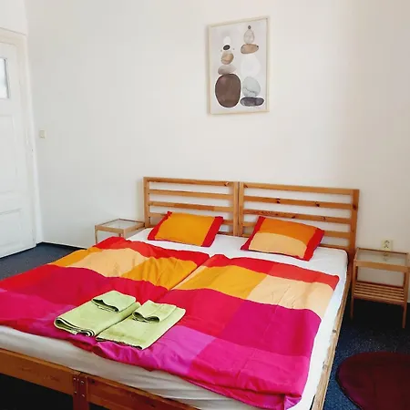 Just 3 Min Walk Old Town Center Private A Проживание в семье Прага