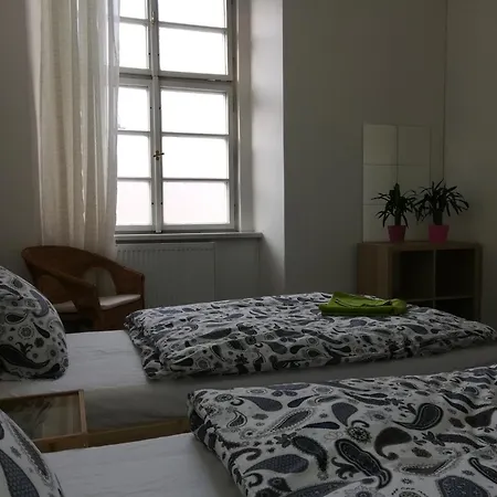 Just 3 Min Walk Old Town Center Private A Проживание в семье *