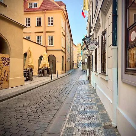 Just 3 Min Walk Old Town Center Private A Séjour chez l'habitant